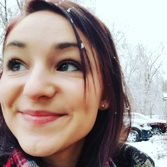 Meet your Posher, Amanda - Picture 1 of 1